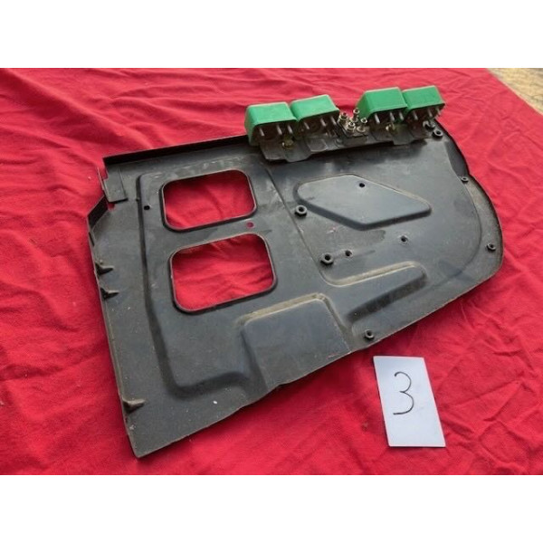 Tôle neuve support relais et radiateur huile Citroën SM Maserati injection