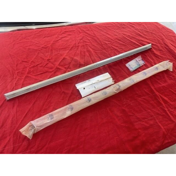 Baguette neuve de porte arrière original Citroën DS Pallas