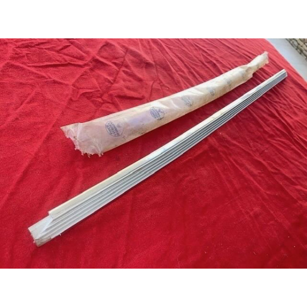 Baguette neuve d'aile arrière original Citroën DS Pallas