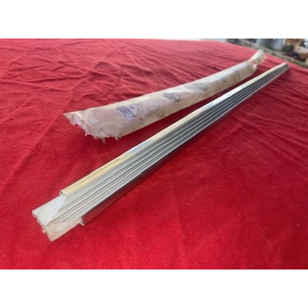 Baguette neuve d'aile arrière original Citroën DS Pallas