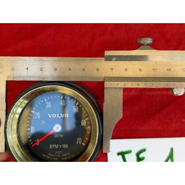 Compte tours Smiths original Volvo P1800 122S ou autre