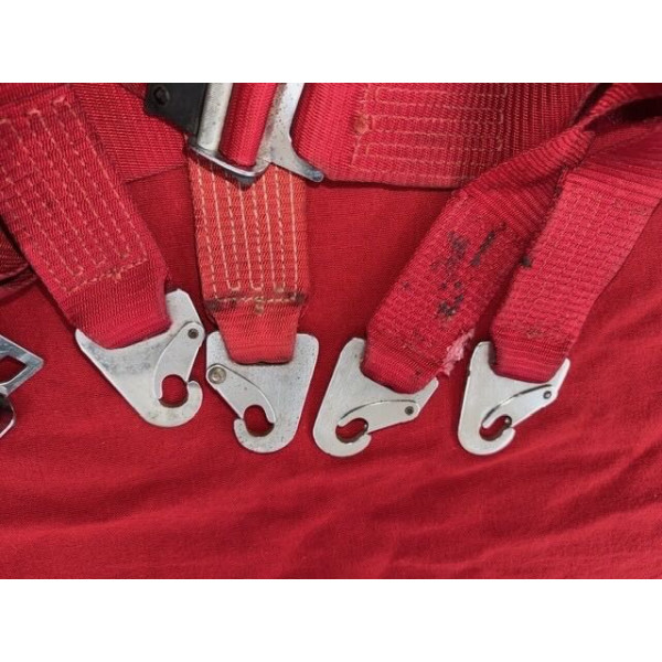 Jeu de ceintures de sécurité rouge option Citroën DS 19 ou 21 Pallas 1965-1969