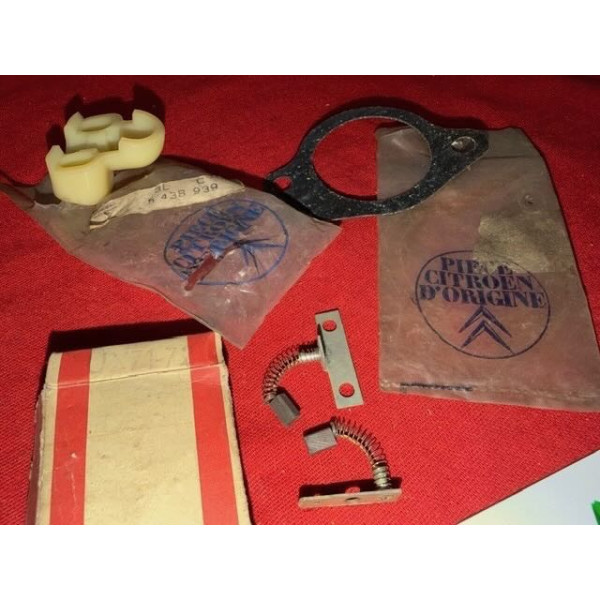 Petit lot de pièces neuves origine Citroën SM Maserati Merak