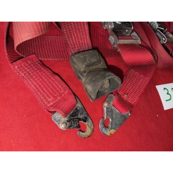 Jeu de ceintures de sécurité rouge accessoire Citroën DS 19 ou 21 Pallas 1964-69