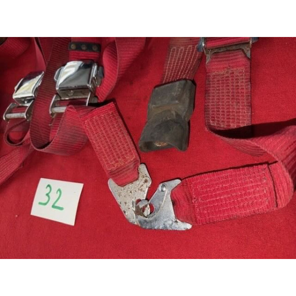 Jeu de ceintures de sécurité rouge accessoire Citroën DS 19 ou 21 Pallas 1964-69