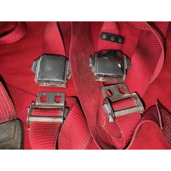Jeu de ceintures de sécurité rouge accessoire Citroën DS 19 ou 21 Pallas 1964-69