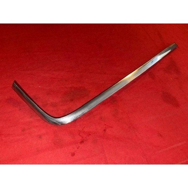 Habillage inox côté gauche inférieur lunette arrière Citroën SM Maserati