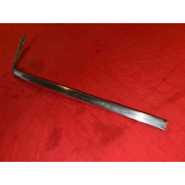 Habillage inox côté gauche inférieur lunette arrière Citroën SM Maserati