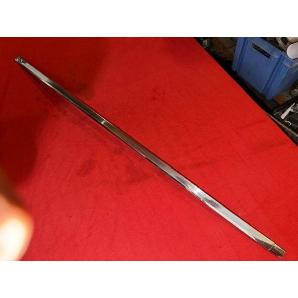Habillage inox supérieur lunette arrière Citroën SM Maserati