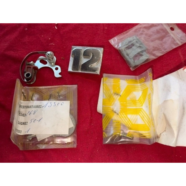 Petit lot pièces et serrures Renault 12