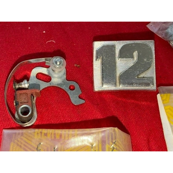 Petit lot pièces et serrures Renault 12