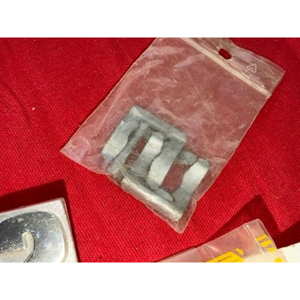 Petit lot pièces et serrures Renault 12