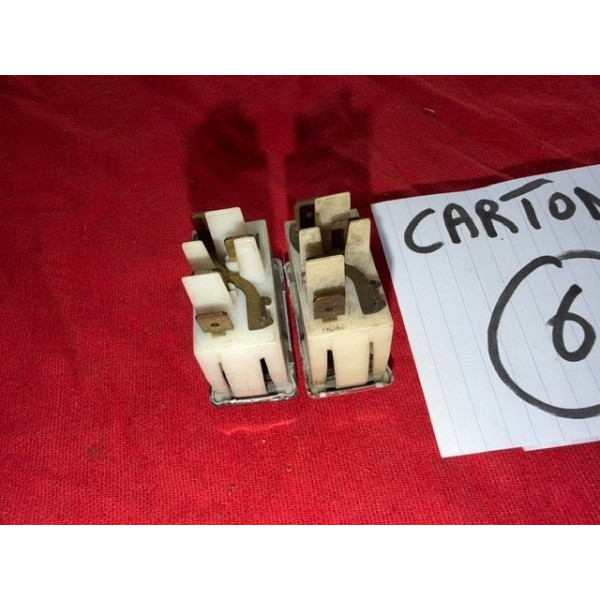 2 boutons de lève vitres originaux Citroën SM Maserati