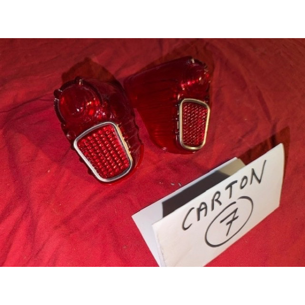 2 cabochons de feux arrière neuf Renault 4CV
