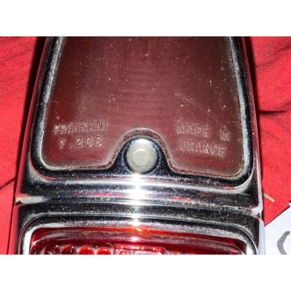 Cabochon de feu arrière original Peugeot 403 break