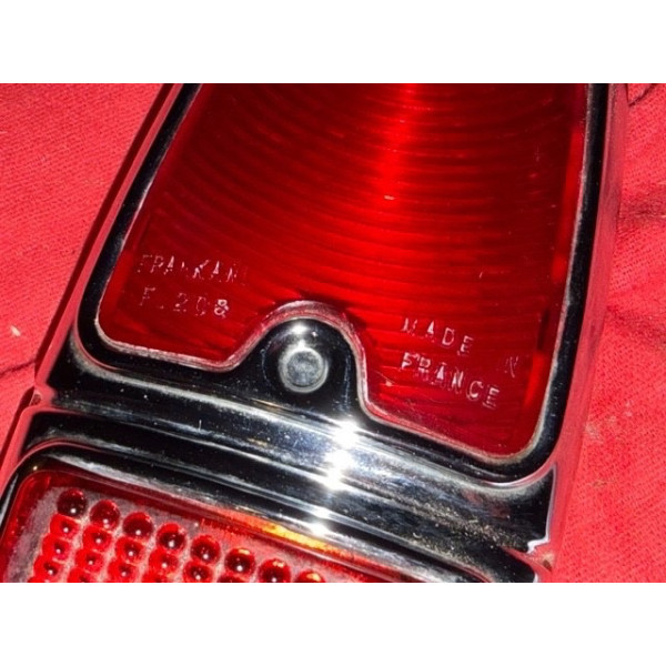 Cabochon de feu neuf arrière original Peugeot 403 break