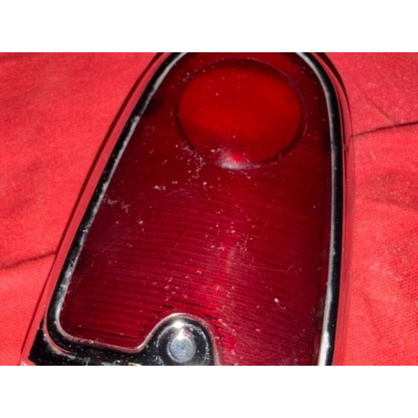 Cabochon de feu neuf arrière original Peugeot 403 break