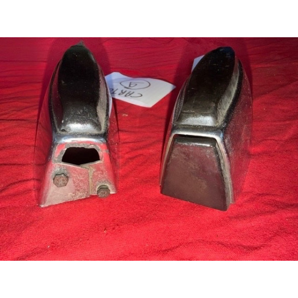 Jeu de 2 butoirs arrière de pare choc originaux droit et gauche Renault 8 Gordini