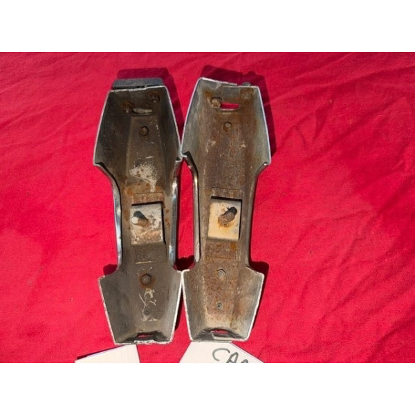 Jeu de 2 butoirs arrière de pare choc originaux droit et gauche Renault 8 Gordini