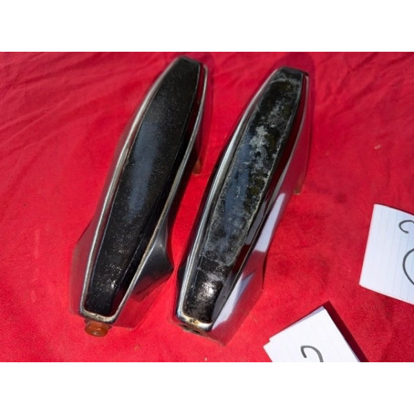 Jeu de 2 butoirs arrière de pare choc originaux droit et gauche Renault 8 Gordini