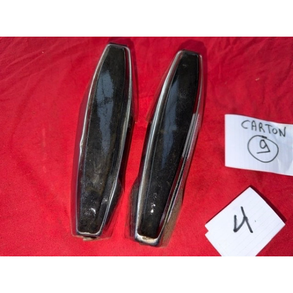 Jeu de 2 butoirs arrière de pare choc originaux droit et gauche Renault 8 Gordini