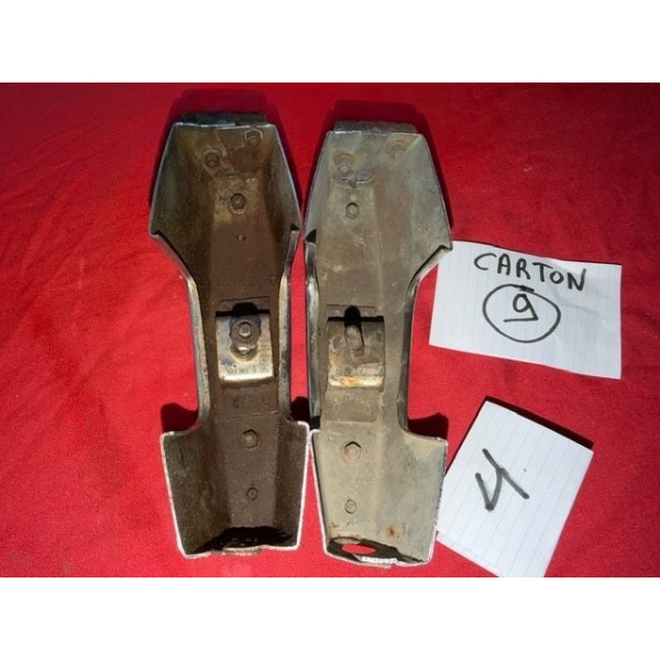 Jeu de 2 butoirs arrière de pare choc originaux droit et gauche Renault 8 Gordini