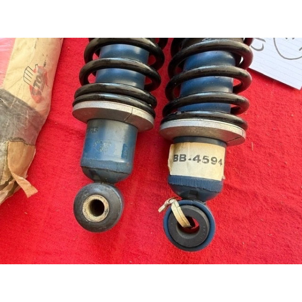 2 amortisseurs neuf NOS Volvo Amazone P1800 122 144