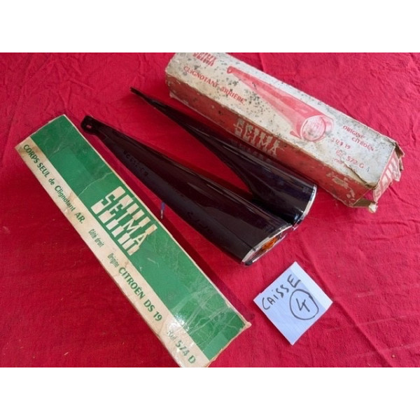 2 cornets de clignotants arrière plastique Citroën DS 19 1ère génération neuf NOS