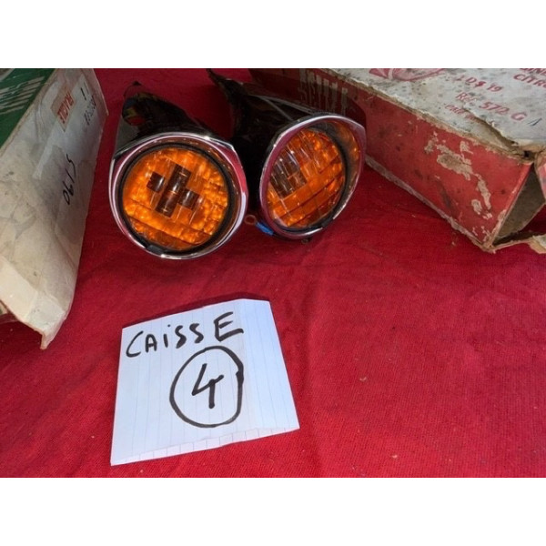2 cornets de clignotants arrière plastique Citroën DS 19 1ère génération neuf NOS
