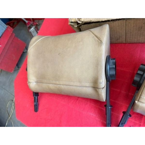 2 appuie tête neuf original Renault 16 TS TX