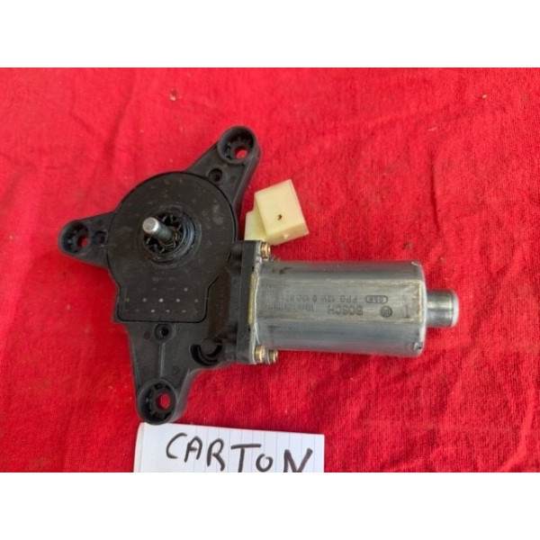 0130821940 moteur lève vitre Bosch avant droit / 554850 Mercedes Benz Vito Combi
