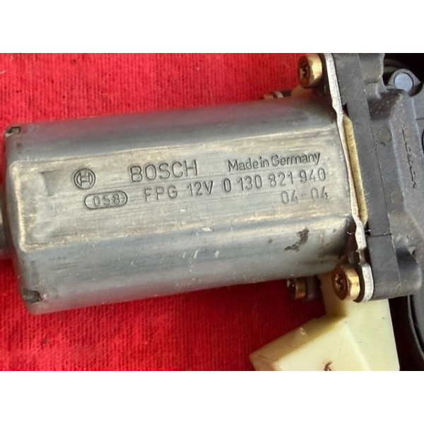 0130821940 moteur lève vitre Bosch avant droit / 554850 Mercedes Benz Vito Combi
