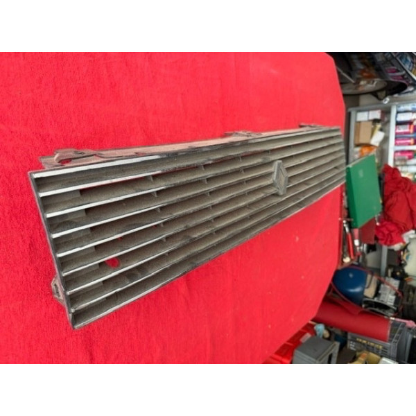 Renault 9 grille de calandre avant 7700708580