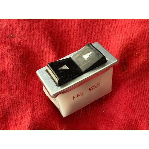 Bouton lève vitre neuf original Peugeot Citroën Talbot Simca collection vintage