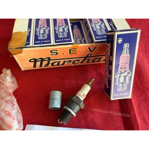 Lot 12 bougies neuves Marchal HF 34R pour Ferrari Abarth Alfa Romeo Panhard