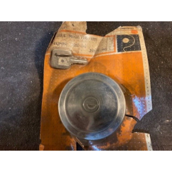 BOUCHON ESSENCE CHROME A CLE NEUF PJ ORIGINAL TRIUMPH MORRIS 1000 1300