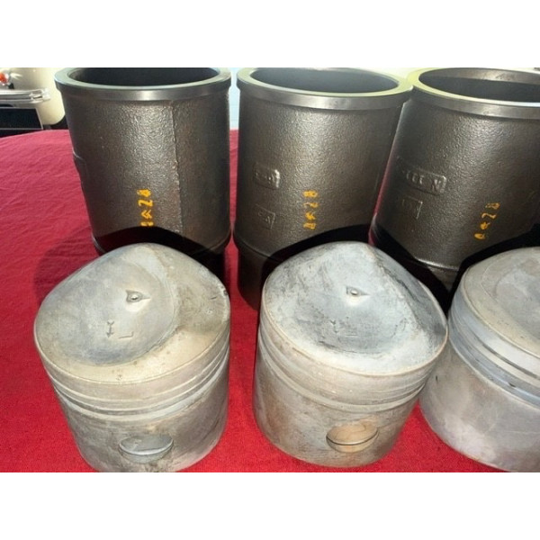 Ensemble de chemises pistons axe segments neuf origine Citroën DS 21 carbu ou IE
