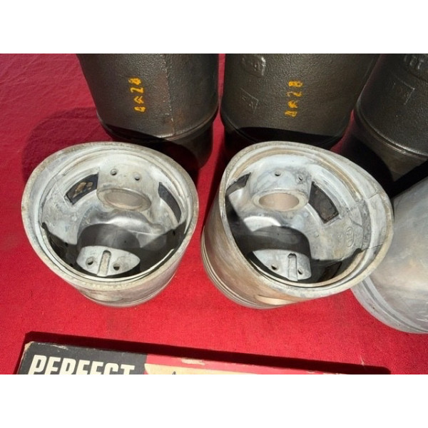 Ensemble de chemises pistons axe segments neuf origine Citroën DS 21 carbu ou IE