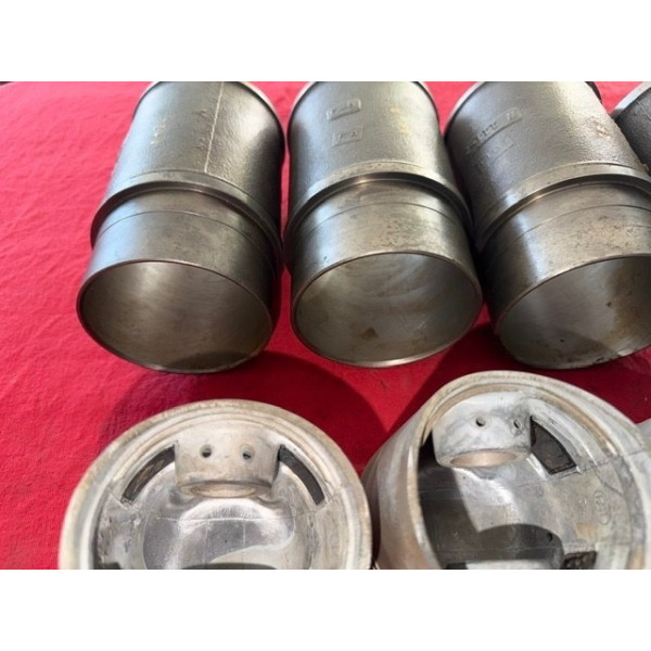 Ensemble de chemises pistons axe segments neuf origine Citroën DS 21 carbu ou IE