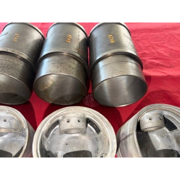 Ensemble de chemises pistons axe segments neuf origine Citroën DS 21 carbu ou IE