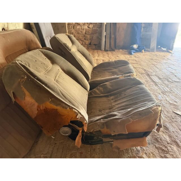 Intérieur Peugeot 504 coupé à refaire