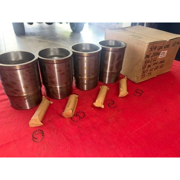 Kit Chemises Pistons 504 505 J9 Peugeot. Diamètre pistons 88 mm 1968 A 1983