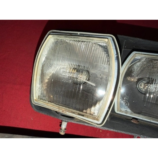 Ensemble de phares Cibie Citroën SM Maserati avec leurs supports