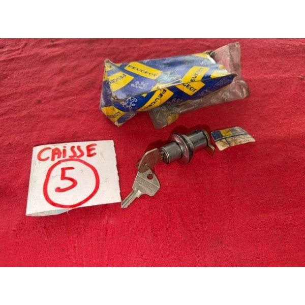Serrure de hayon arrière neuve Peugeot 504 505 break pick up REF 8726-30