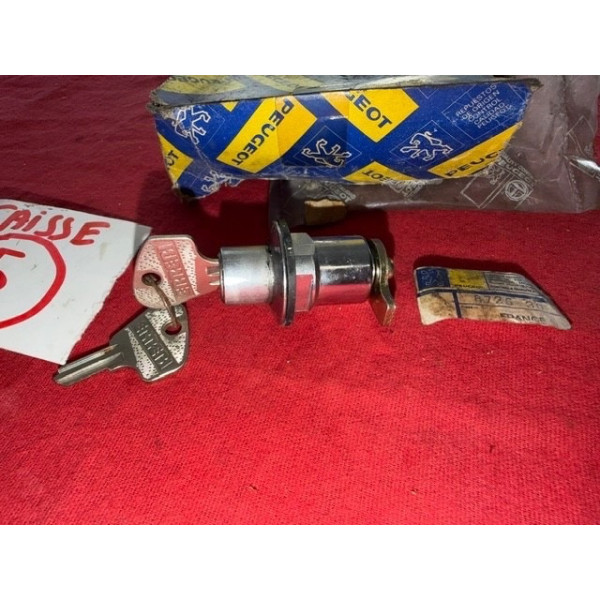 Serrure de hayon arrière neuve Peugeot 504 505 break pick up REF 8726-30
