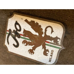 BADGE CARROSSERIE D'EPOQUE ISO MILANO