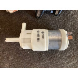 POMPE DE LAVE GLACE + GICLEURS NEUVE VOLKSWAGEN GOLF